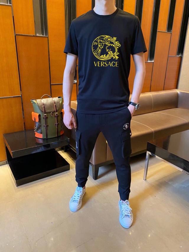 Special offer on Versace's new spring/summer men's crew neck short-sleeved T-shi