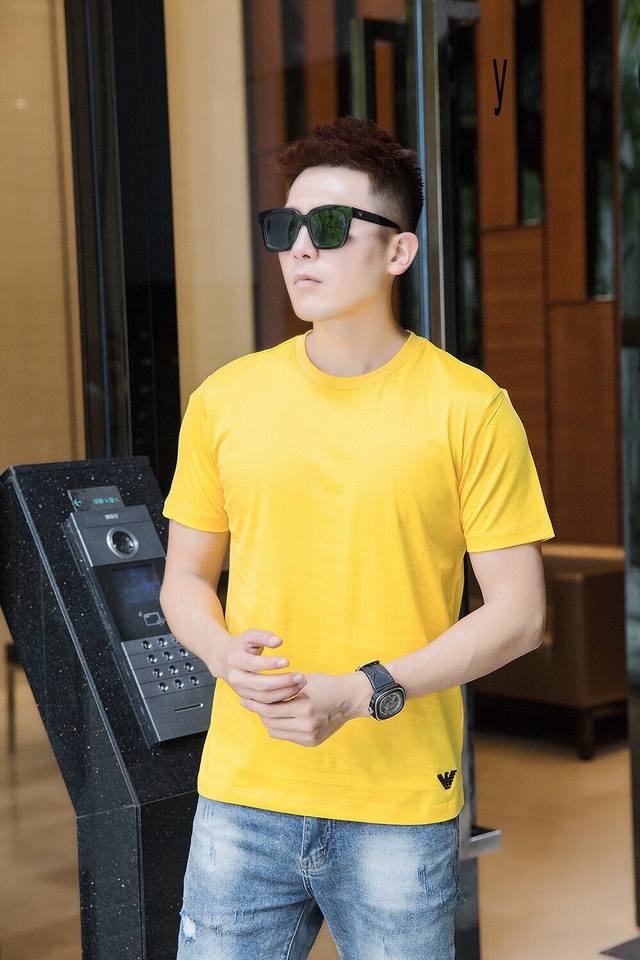 Special offer, new spring and summer styles, men's short-sleeved T-shirts, simpl