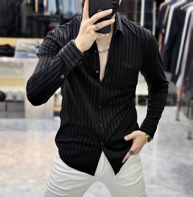 Dior's 2025 Autumn/Winter fashion hit, a high-end long-sleeved shirt, sourced fr