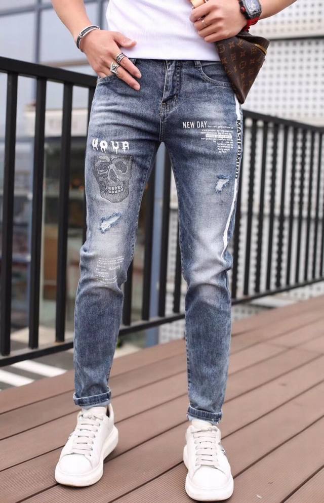 Qp Global order flow! Fashionable and trendy, these high-end custom SS jeans are