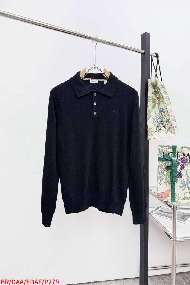 Br Burberry's Fall/Winter 2025 collection, the sweater, offers a perfect blend o