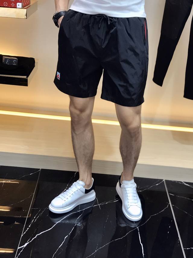 Prada 023 top solid color and cross-style skull embroidered shorts, unique style