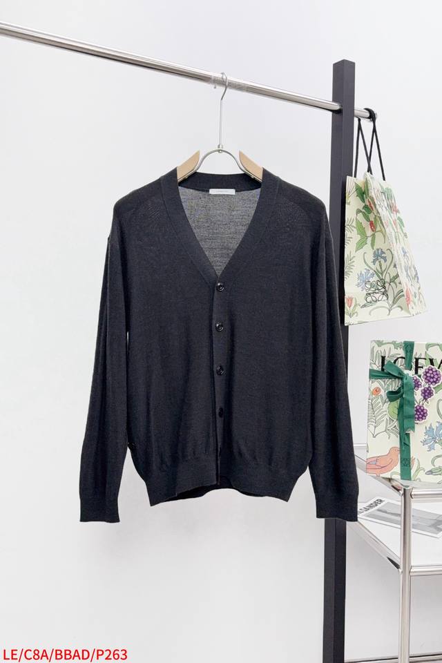 Lemaire 25Ss new single-breasted V-neck long-sleeved sweater for men, black . S