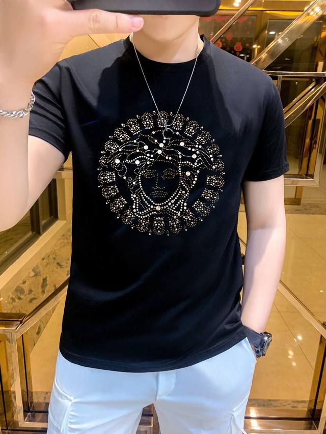 Special offer on the latest Versace men's short-sleeved crew neck T-shirt from
