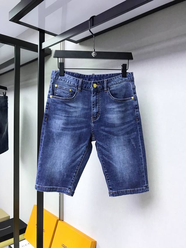 Versace, original foreign trade denim shorts, thin style, in stock. Undeniably f