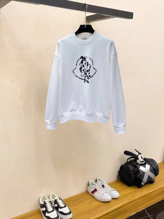 Moncler's new round-neck sweatshirt for early autumn 2025, for both men and wome