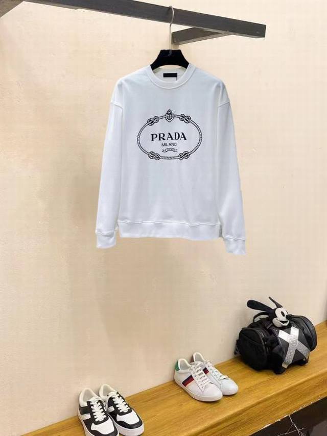 Prada's new 2025 early autumn round-neck sweatshirt, unisex! Unique and eye-catc