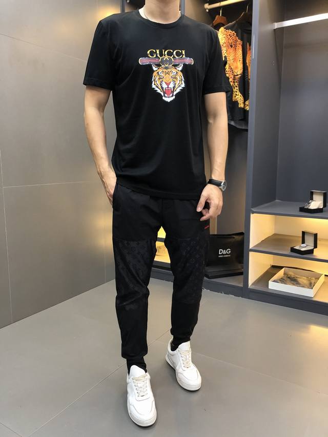 Gucci. Wearing weight. SS Spring/Summer collection. Available at the official we
