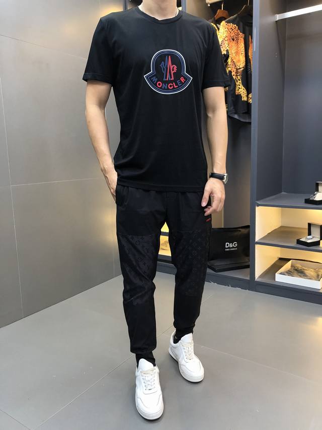 . Wearing weight. SS Spring/Summer collection. Available at the official website