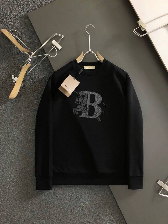 Burberry's new round-neck sweatshirt for early autumn 2025, for both men and wom