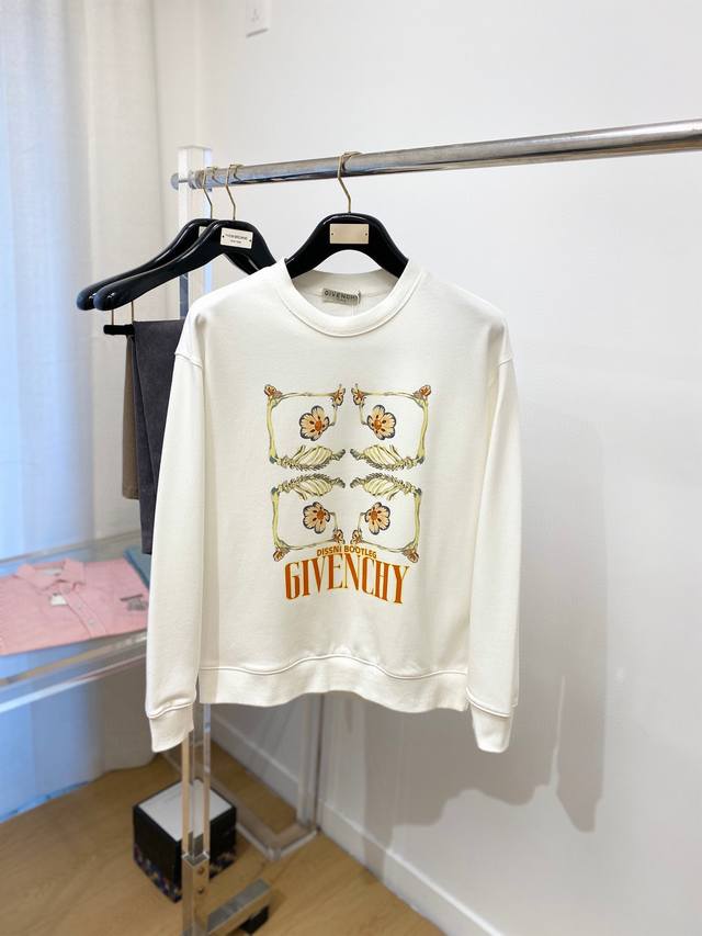 Givenchy's new round-neck sweatshirt for early autumn 2025, for both men and wom