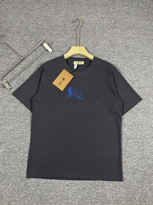 Burberry Short Sleeve Collection Season: Spring/Summer 2025 Colors: Black, White