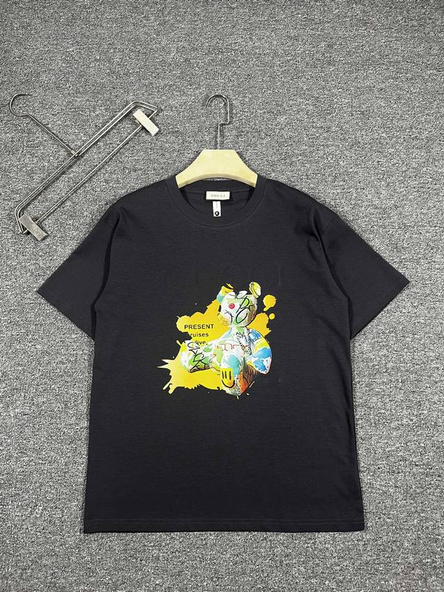 Gucci Short Sleeve Collection Season: Spring/Summer 2025 Colors: Black, White, G