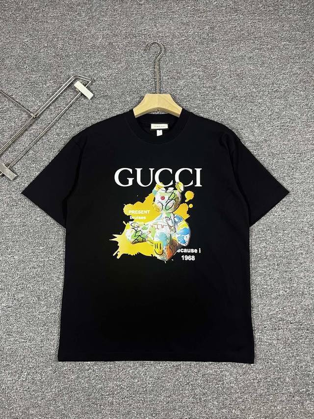 Gucci Short Sleeve Collection Season: Spring/Summer 2025 Colors: Black, White, G