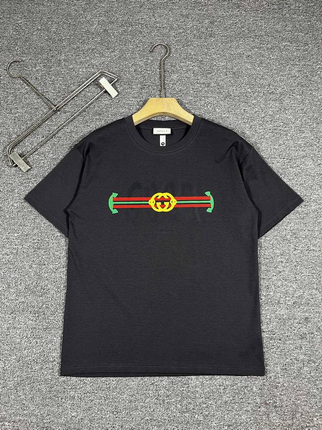 Gucci Short Sleeve Collection Season: Spring/Summer 2025 Colors: Black, White, G