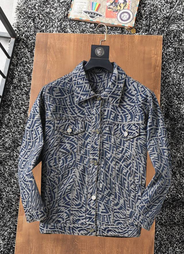 Fendi's 2025 spring and autumn new casual jacket denim jacket, the latest fashio