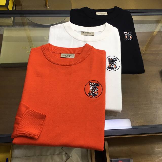 New Sweater Burber...Y... Fw New embroidered round-neck knit sweater, with clea