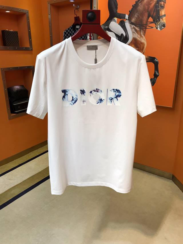 Dior: The latest spring/summer round-neck, fashionable short-sleeved T-shirt fro