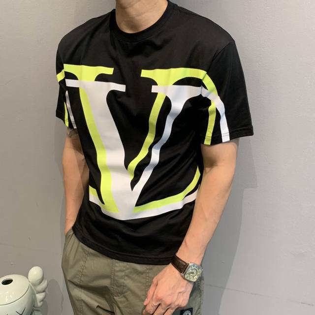 Vt's latest trendy logo short T-shirt. Custom-made from 60s three-strand plain c