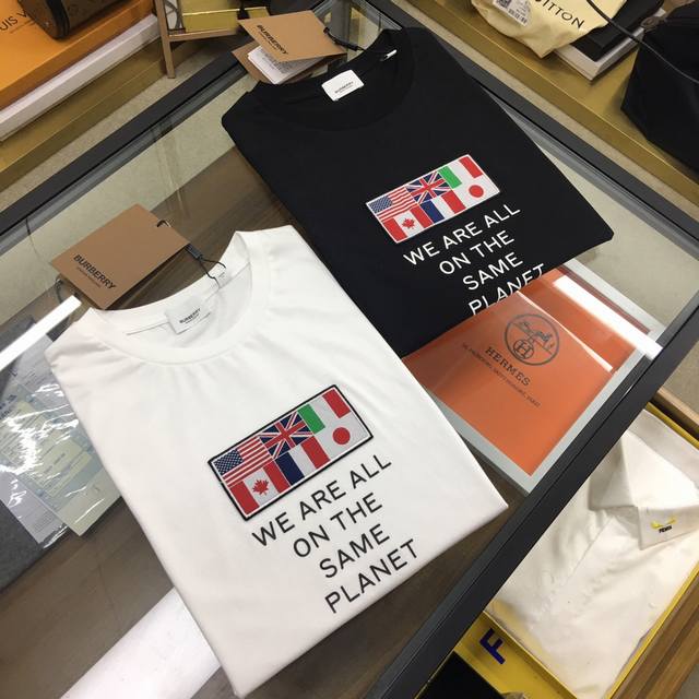 Order number 20733. This Burberry summer newest design, available on the offici