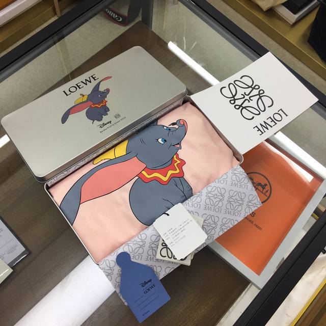 Order number 1925. Counter model Loewe comes with the same exquisite box as the