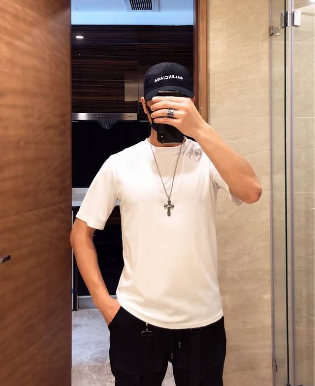 pp The latest hot-selling short-sleeved shirt, available on the official website