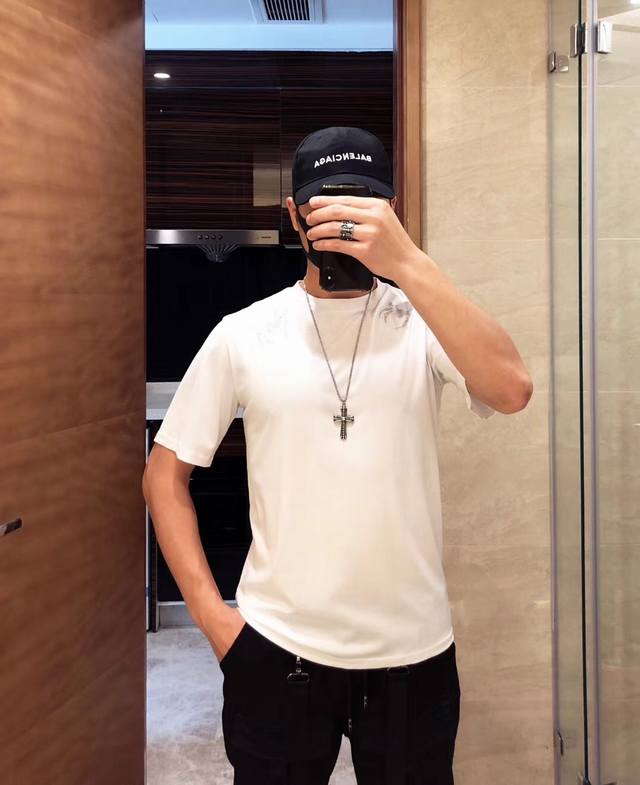 Dior's latest hot-selling short-sleeved shirt, available simultaneously on the