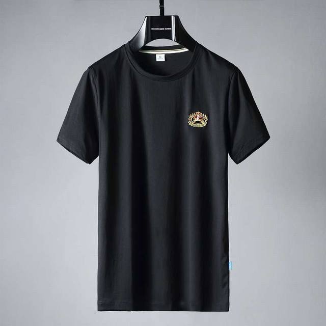 Bur's new spring/summer crew neck short-sleeved top is made of imported 90s comb