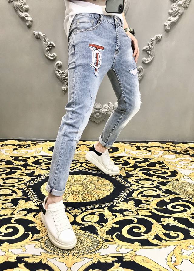 Burb*Erry B's new summer 20Ss jeans are a replica of the original, with impeccab