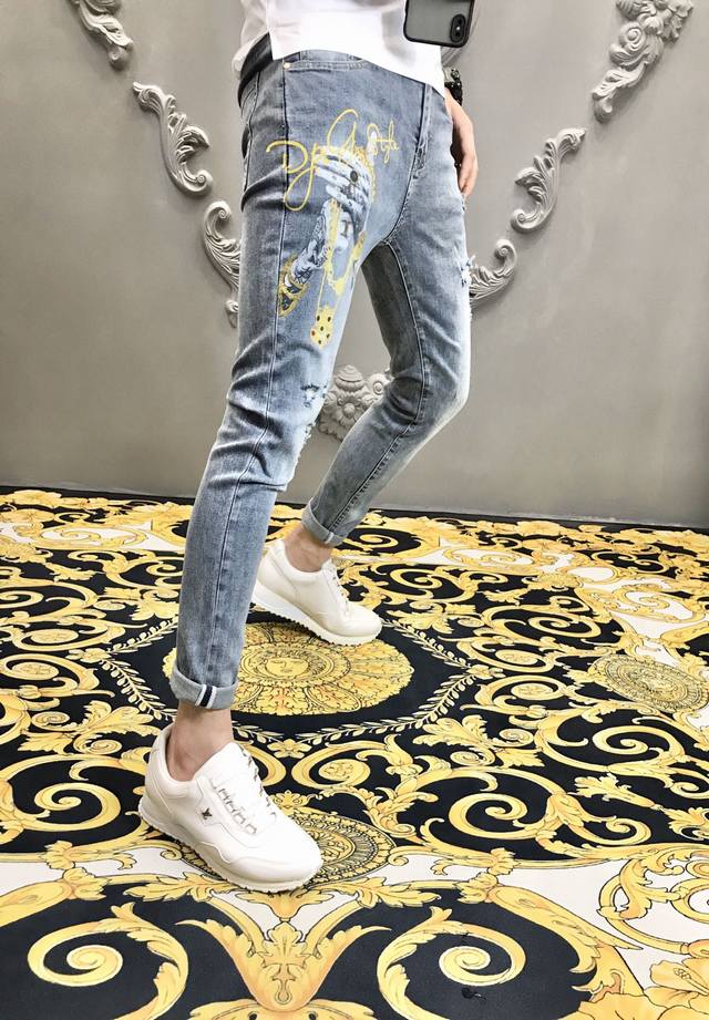 Ver*Sace Fanjia's first wave of new jeans for summer 2020. Made with fermented w