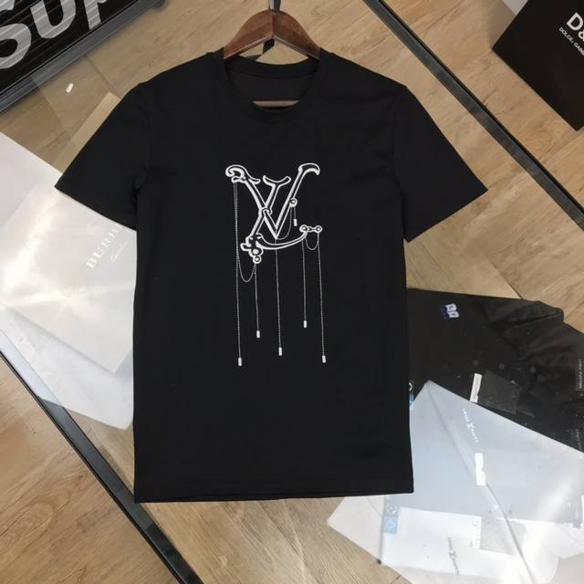 Louis Vuitton's new crew neck short-sleeved T-shirt is on sale, unprecedented!