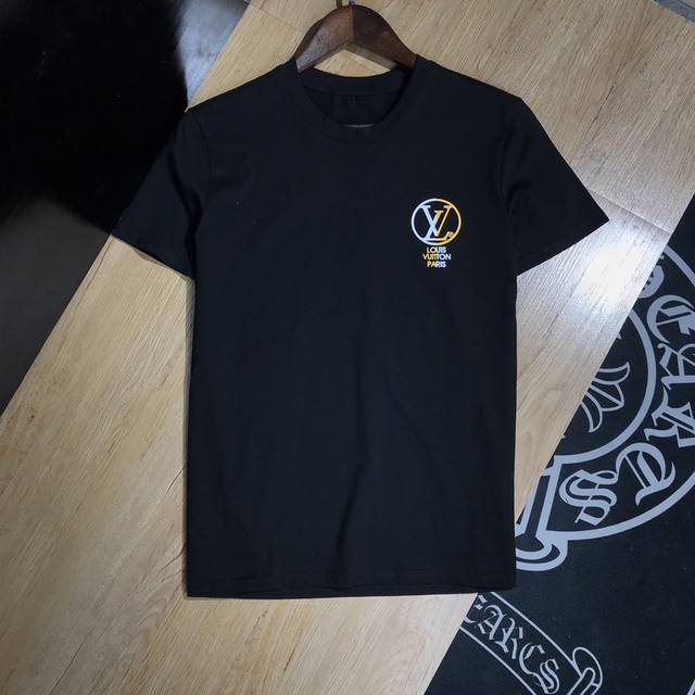 Louis Vuitton's new crew neck short-sleeved T-shirt is now on sale, a first-of-