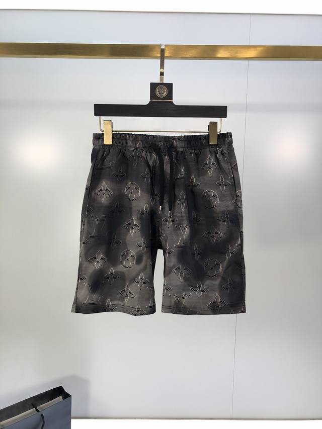 Gucci. New! Available now on the official website. These classic logo casual pan