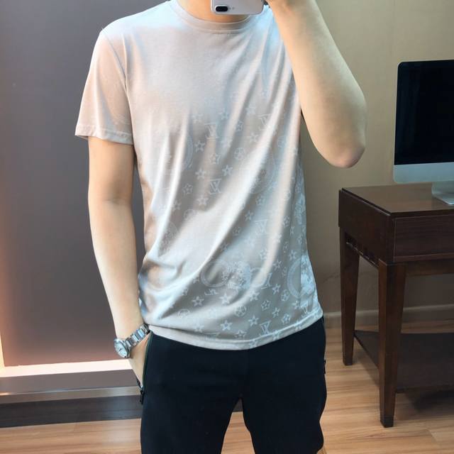 Louis Vuitton. SS spring/summer new short-sleeved shirt with a full logo and cus