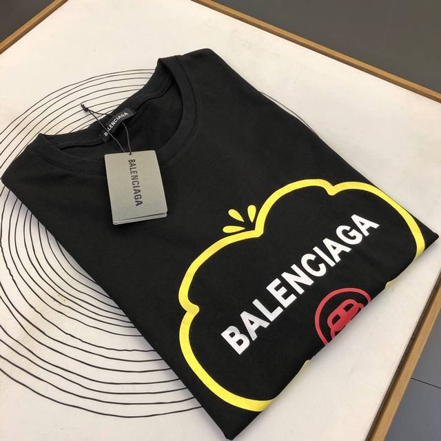 Balenciag* New logo pattern for spring and summer. Oversized cotton T-shirt with