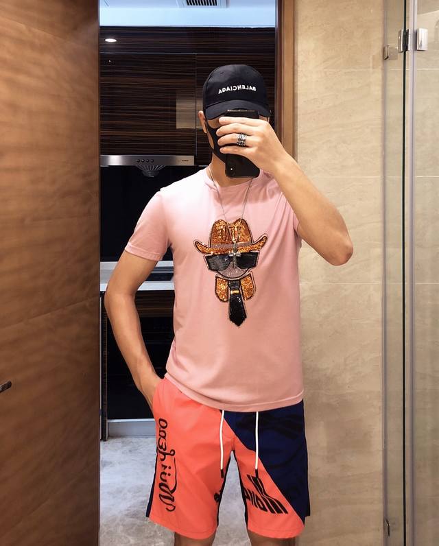 Set Fendi's new men's short-sleeved shorts set! Available on the official websi