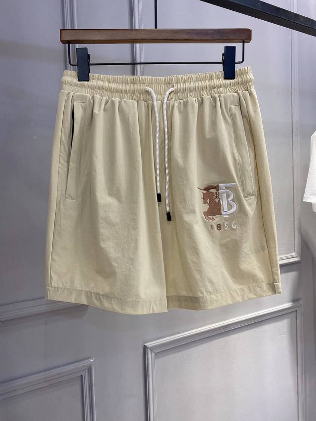 Burberry's simple and stylish elasticated casual shorts are extremely comfortab
