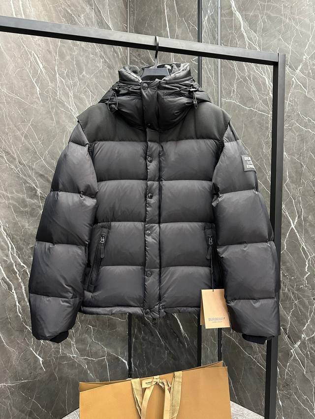 Factory price p Burberry detachable sleeve nylon down jacket. The sleeves are d