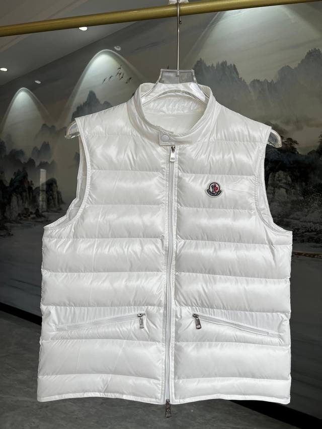 Factory Price: 2025 Counter Update: Moncler's classic lightweight vest has been