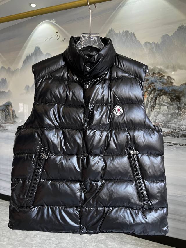 Factory price p Color: Dark Blue Moncler Stand Collar Hoodless Down Vest This do