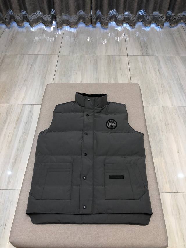 Top version Style: Big Goose Vest Couple Style Color: Graphite Gray Black Label