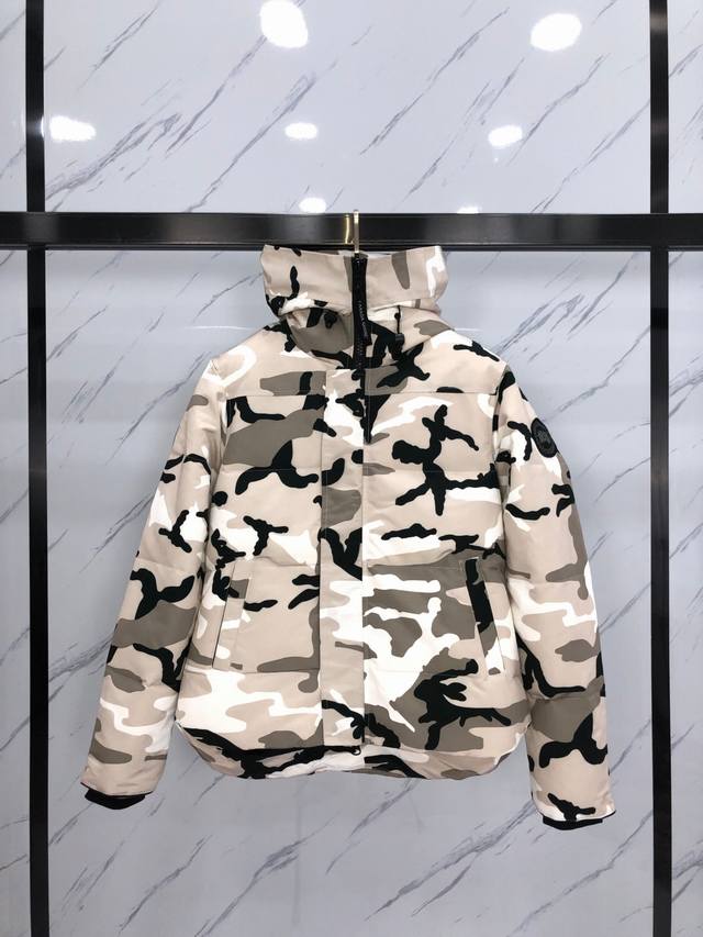 Style: Canada Goose 17 styles for men and women. Color: White Camouflage. Facto