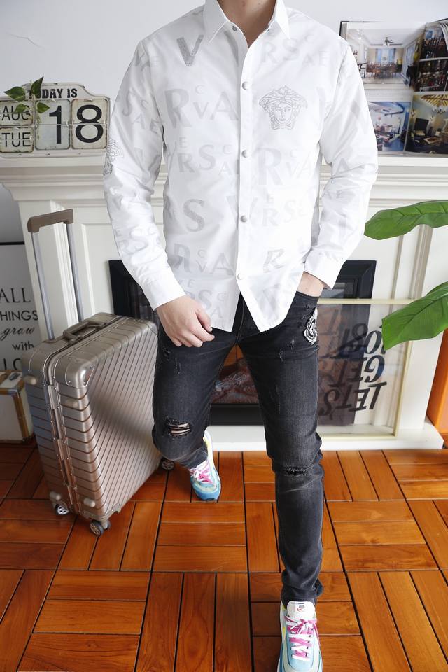 Ss is a new men's shirt jacket for early autumn. This is a product sold through