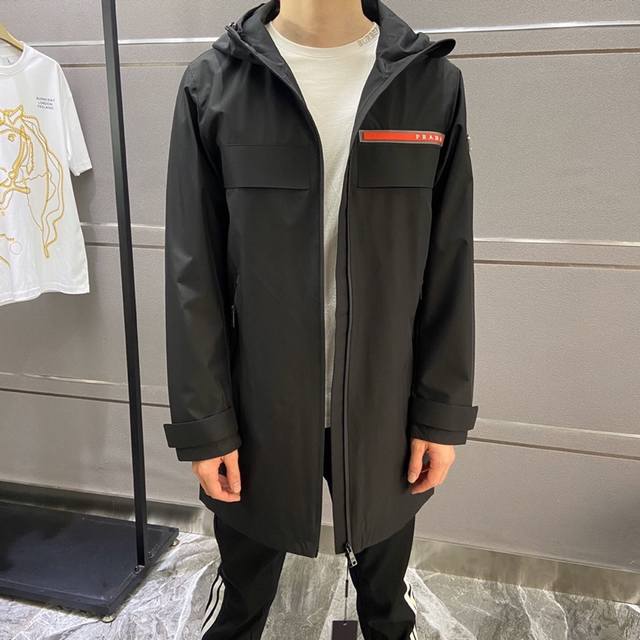 prada Prada spring long red rubber label hooded jacket, new men's outdoor windbr