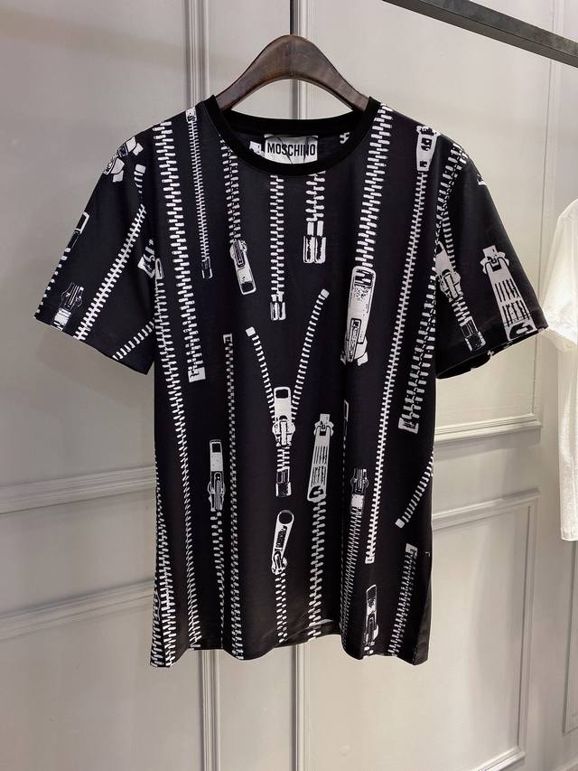 Moschino Ss new short-sleeved T-shirt is comfortable and stylish, exquisite and