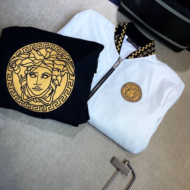Versace: The latest trench coat from the official website, a new product from th