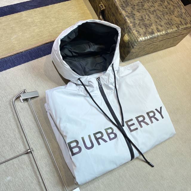 Burberry: The latest hooded trench coat jacket from the official website for ear
