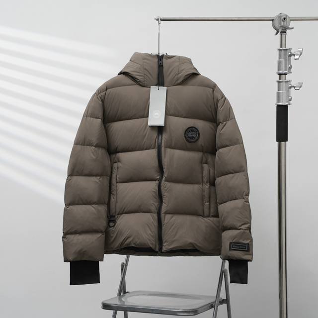 Factory p direct supply Canada GooseحCanada Goose Ouyang Nana second generation