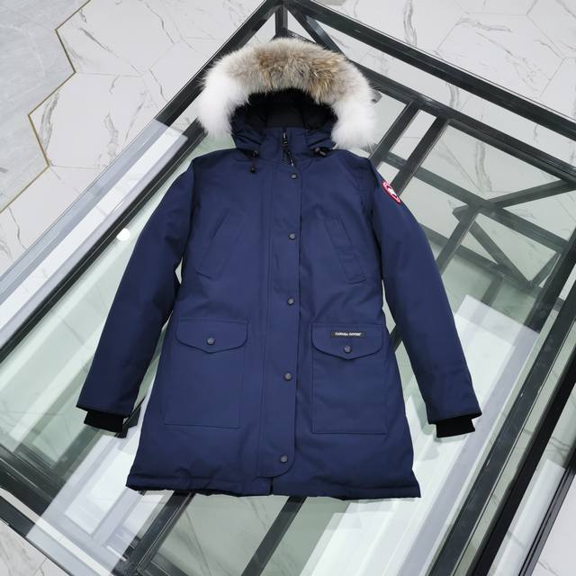 Canada Gooes 07 dark blue tiled pattern