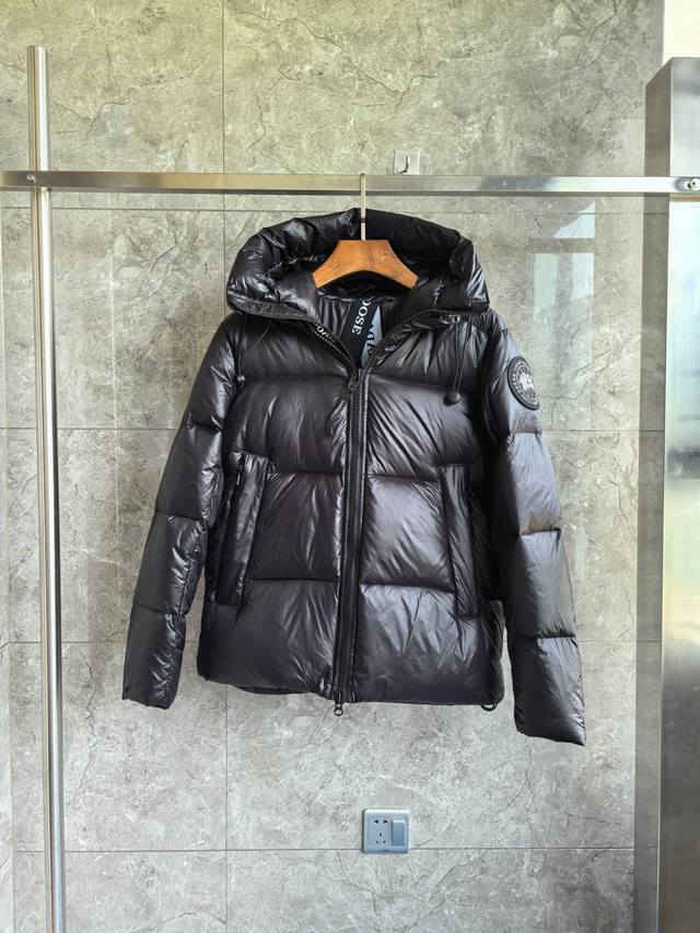 2252M Crofton puffer unisex jacket down coat. Color: Black Black Label. Size: SM